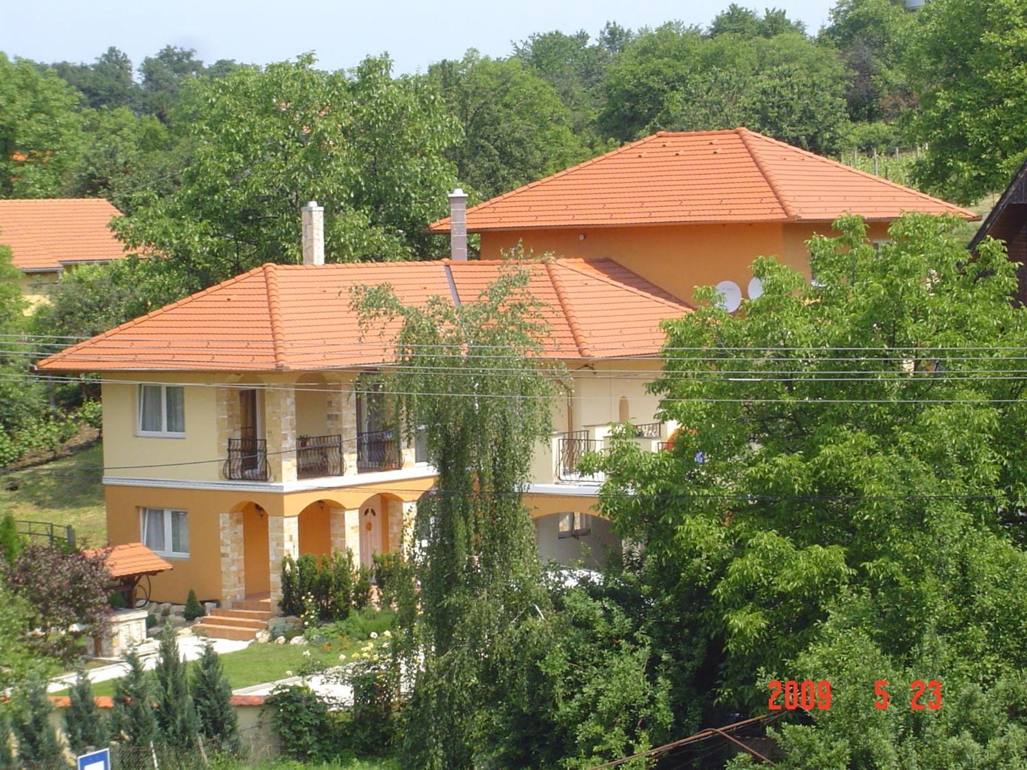 Janus Apartman Sarvar Ngoại thất bức ảnh