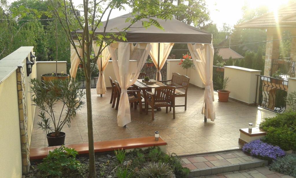 Janus Apartman Sarvar Ngoại thất bức ảnh